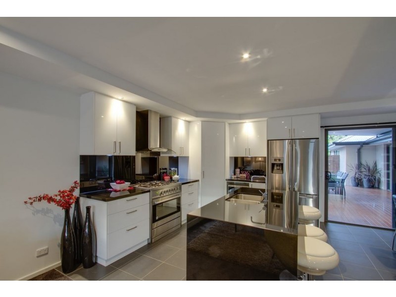 16 Kelvin Drive, Ferntree Gully VIC 3156