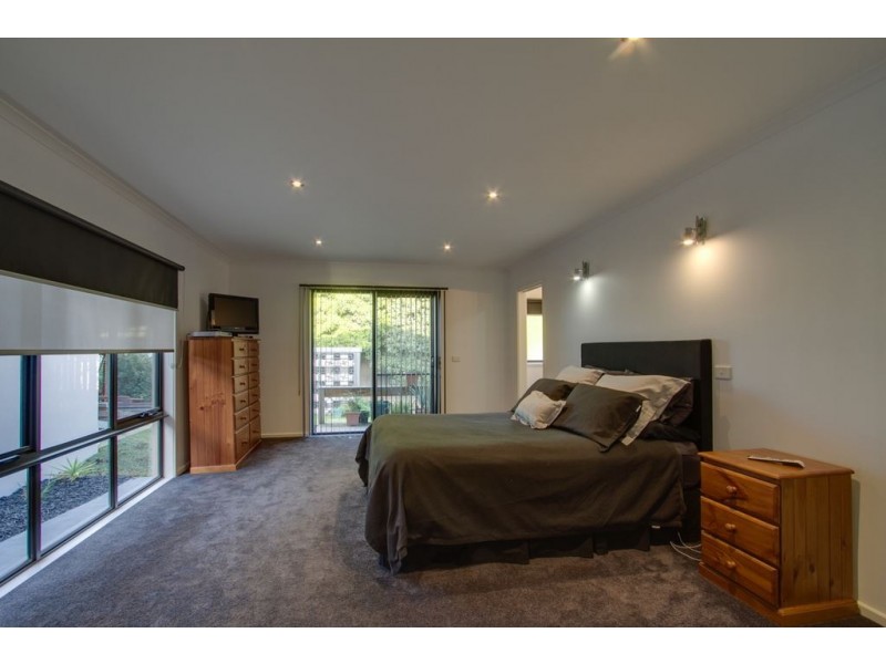 16 Kelvin Drive, Ferntree Gully VIC 3156