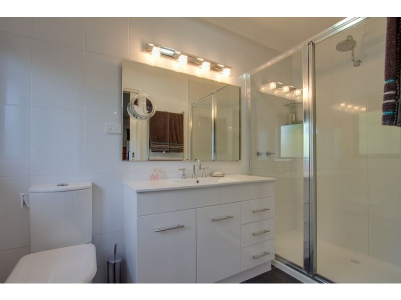 16 Kelvin Drive, Ferntree Gully VIC 3156