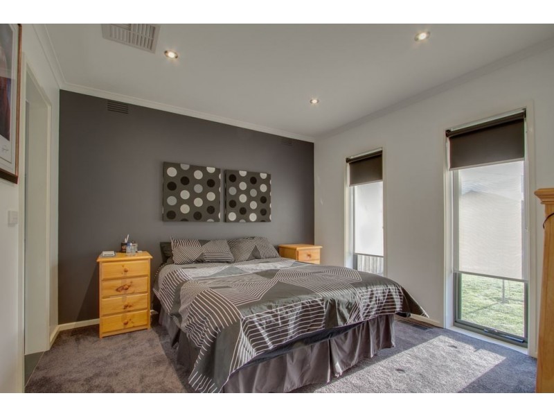 16 Kelvin Drive, Ferntree Gully VIC 3156