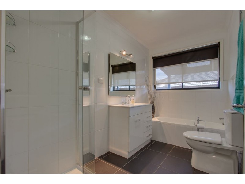 16 Kelvin Drive, Ferntree Gully VIC 3156