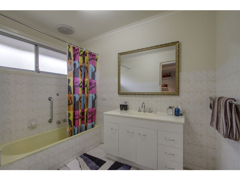 106 Daffodil Road, Boronia VIC 3155