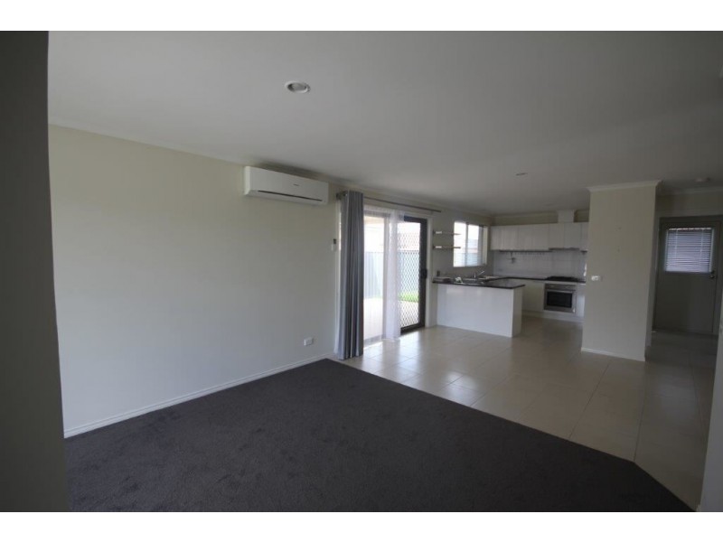 21 Elderberry Way, Pakenham VIC 3810