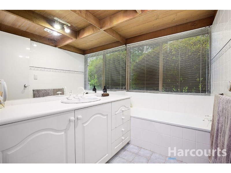 28 St Elmo Avenue, Ferntree Gully VIC 3156