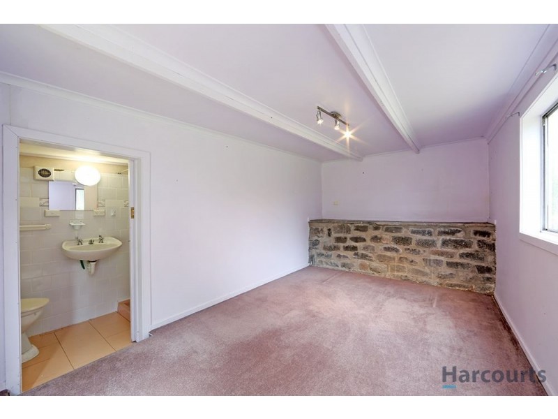 4 Roberts Street, Ferntree Gully VIC 3156