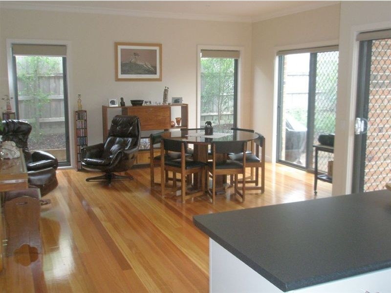 2/29 Ronald Road (Enter from Park Lane), Croydon VIC 3136