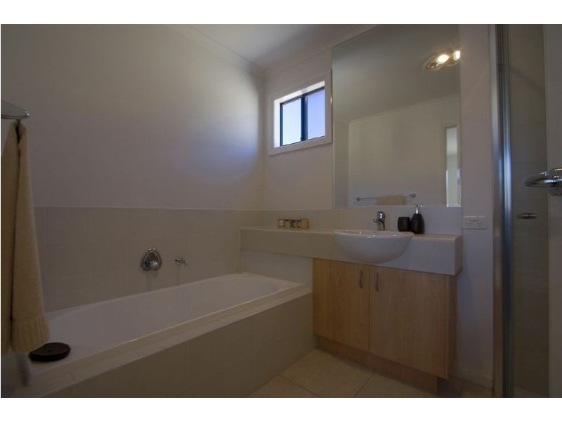 2 Sovereign Manors Crescent, Rowville VIC 3178