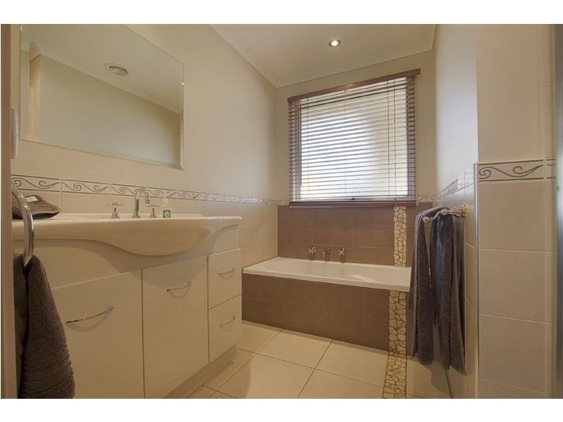 106 Windermere Drive, Ferntree Gully VIC 3156