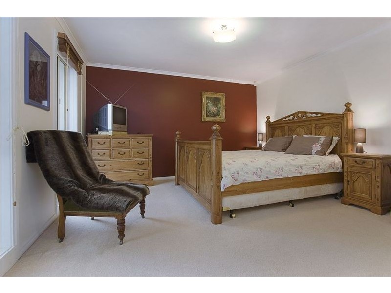 2/5 Christopher Avenue, The Basin VIC 3154