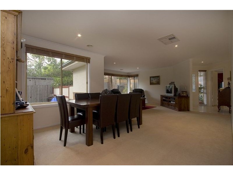 2/5 Christopher Avenue, The Basin VIC 3154