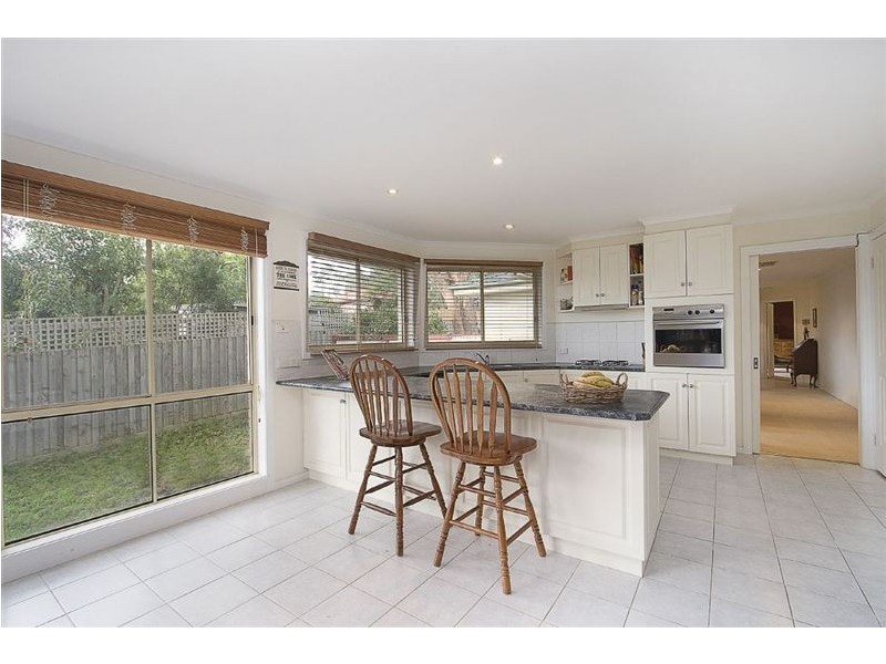 2/5 Christopher Avenue, The Basin VIC 3154
