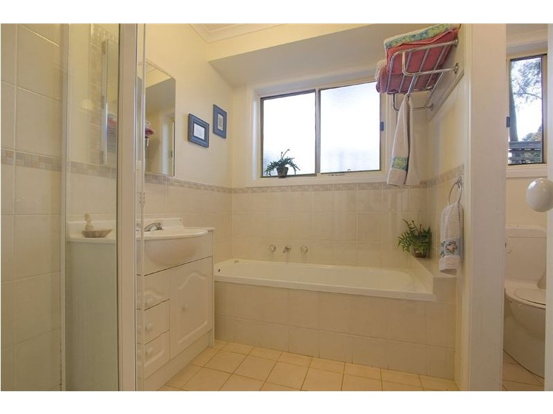 2/5 Christopher Avenue, The Basin VIC 3154