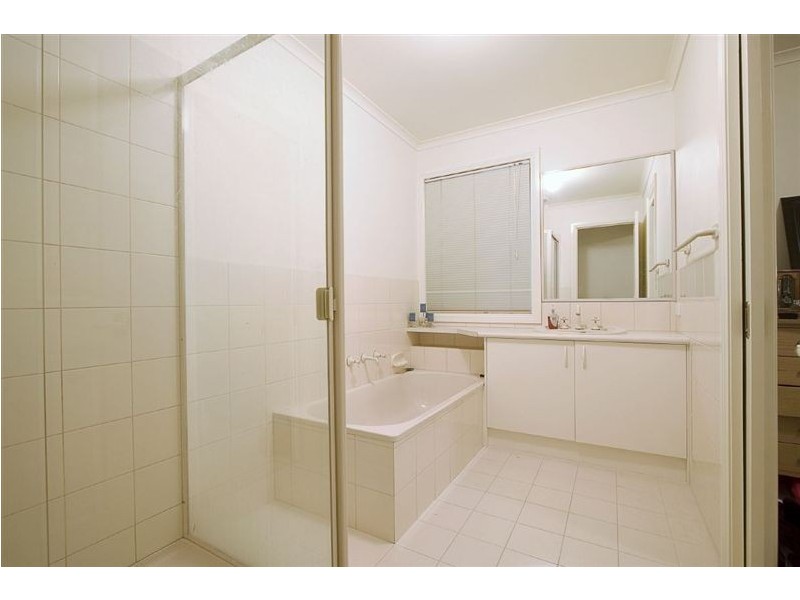 2/8 Swanley Avenue, Bayswater North VIC 3153