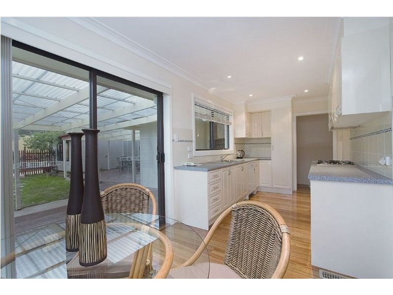 10 Laura Road, Knoxfield VIC 3180
