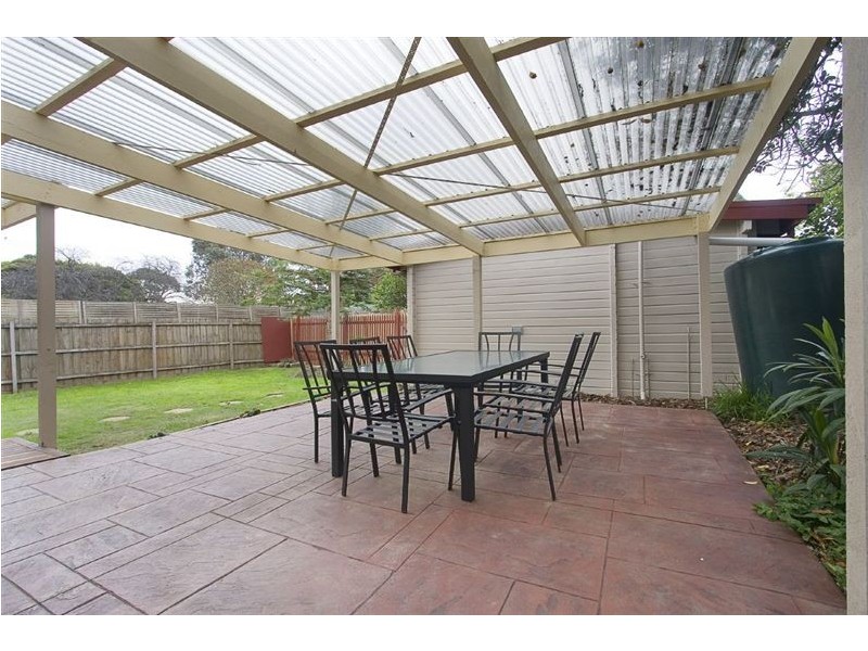 10 Laura Road, Knoxfield VIC 3180