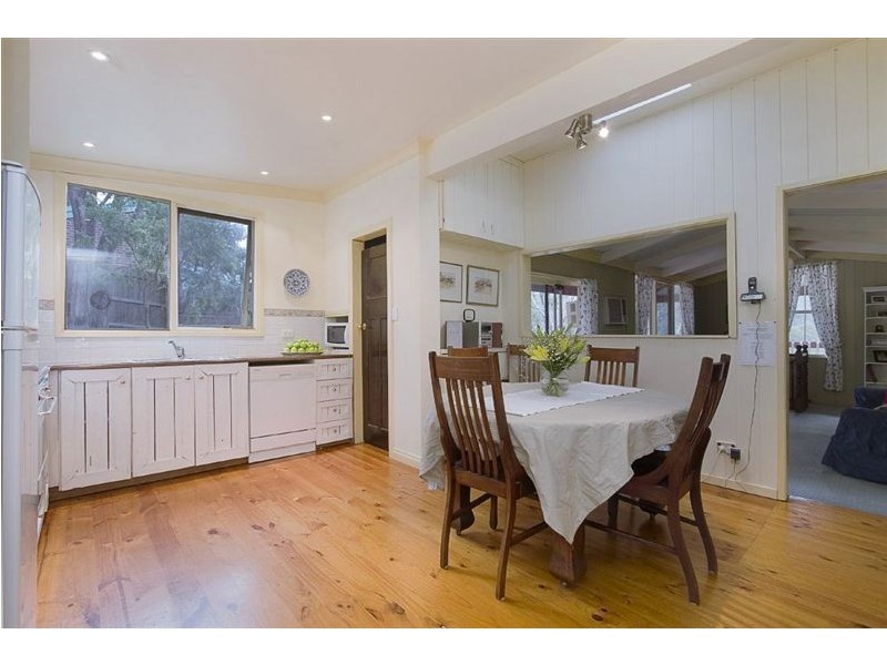 15 Ferndale Road, Upper Ferntree Gully VIC 3156