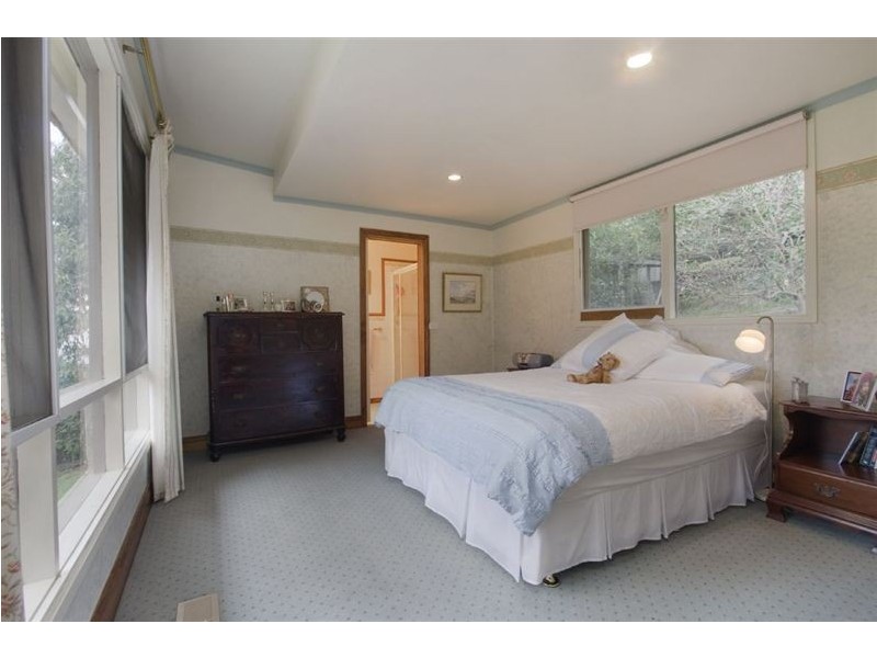 15 Ferndale Road, Upper Ferntree Gully VIC 3156