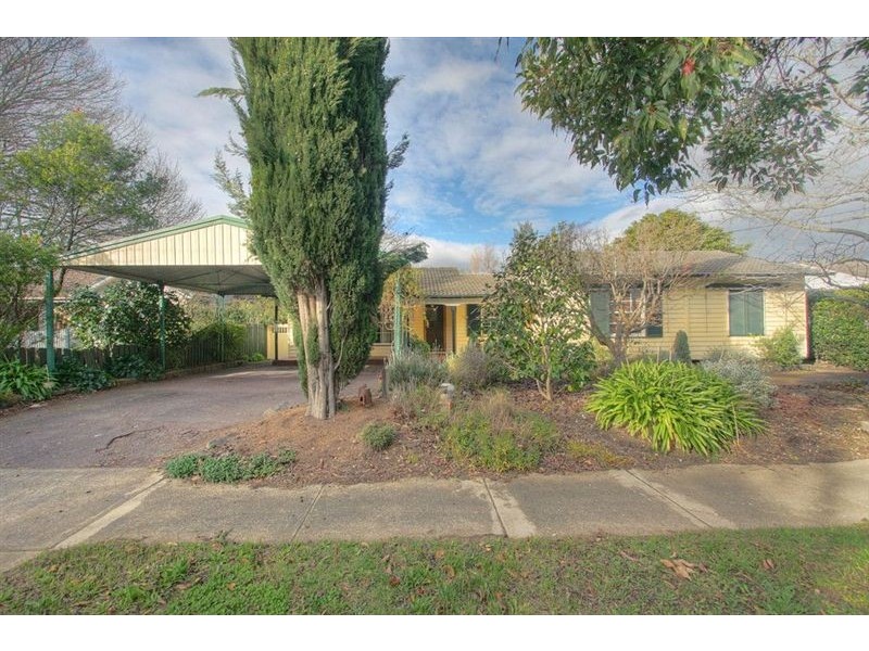 52 King Parade, Knoxfield VIC 3180
