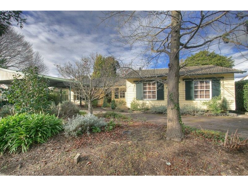 52 King Parade, Knoxfield VIC 3180