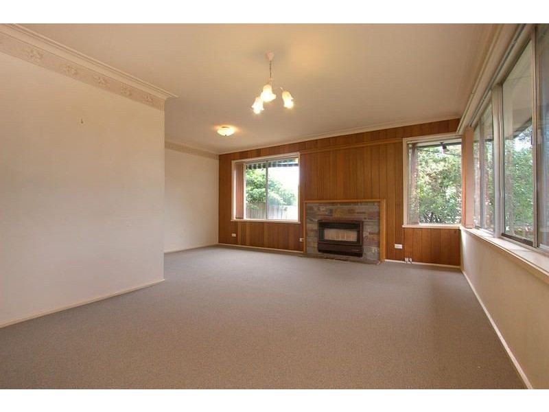 26 Lynn Drive, Ferntree Gully VIC 3156