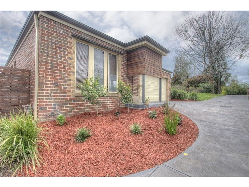 2/3 Hillcrest Avenue, Ferntree Gully VIC 3156