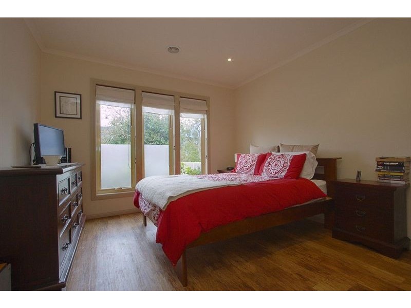 2/3 Hillcrest Avenue, Ferntree Gully VIC 3156