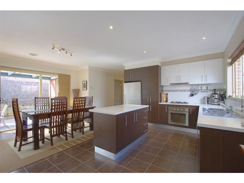 2/3 Hillcrest Avenue, Ferntree Gully VIC 3156