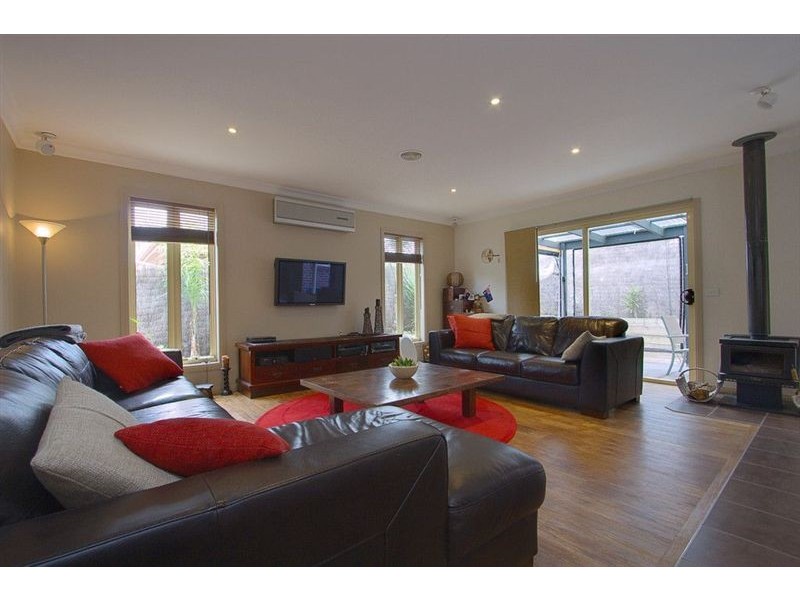 2/3 Hillcrest Avenue, Ferntree Gully VIC 3156