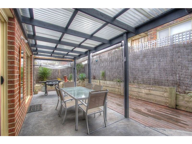 2/3 Hillcrest Avenue, Ferntree Gully VIC 3156