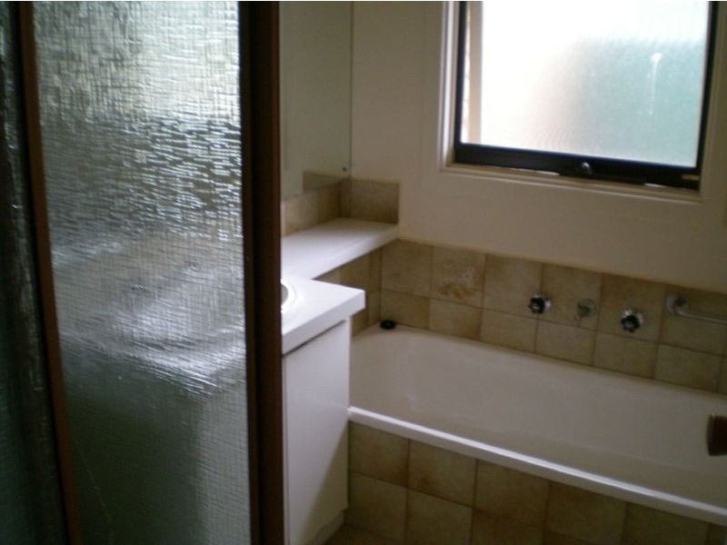 4/12 Barton  Ave, Ferntree Gully VIC 3156