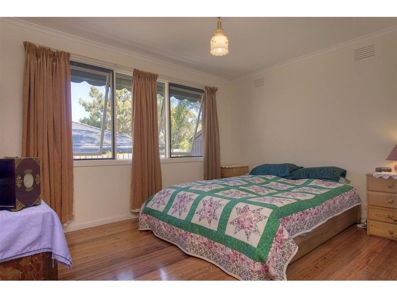 61 Landstrom Quadrant, Kilsyth VIC 3137