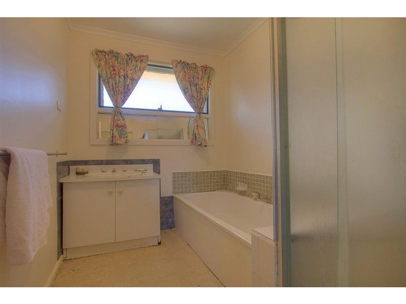 61 Landstrom Quadrant, Kilsyth VIC 3137