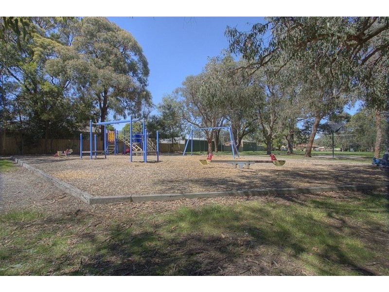 61 Landstrom Quadrant, Kilsyth VIC 3137
