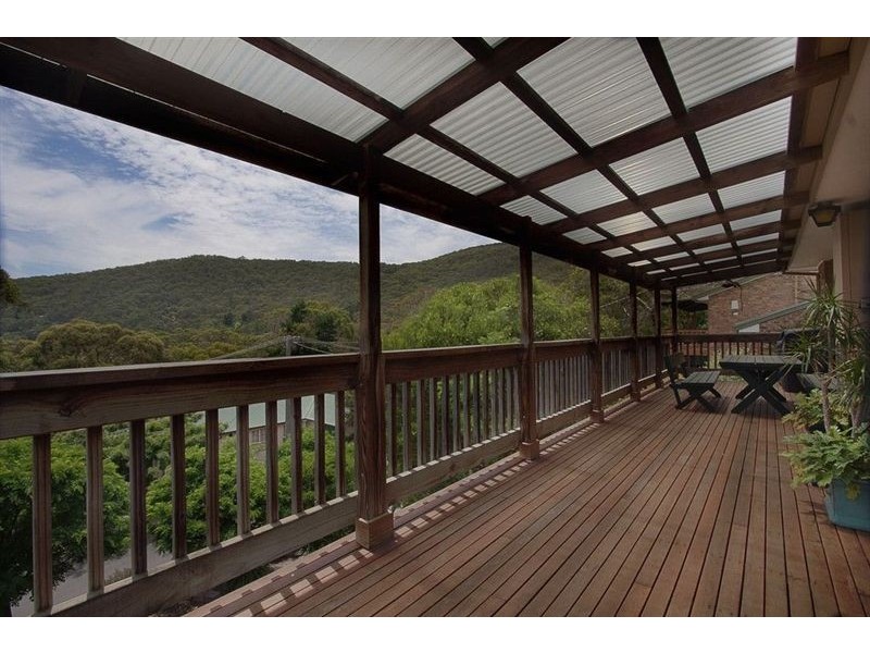 8 Birdwood Avenue, Ferntree Gully VIC 3156