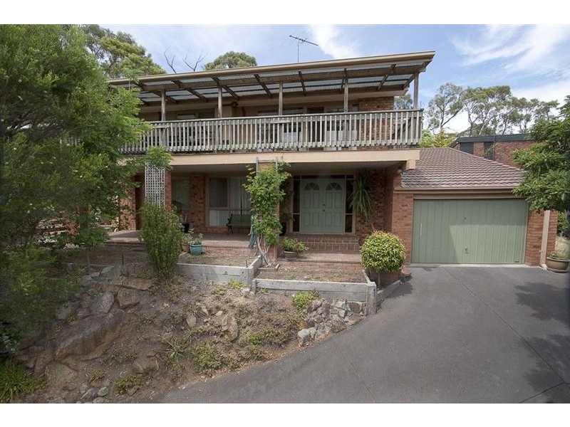8 Birdwood Avenue, Ferntree Gully VIC 3156