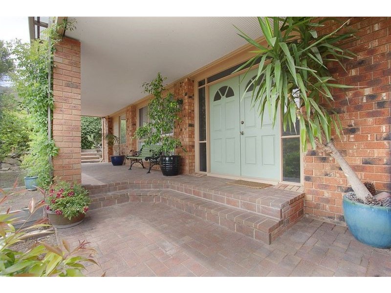 8 Birdwood Avenue, Ferntree Gully VIC 3156