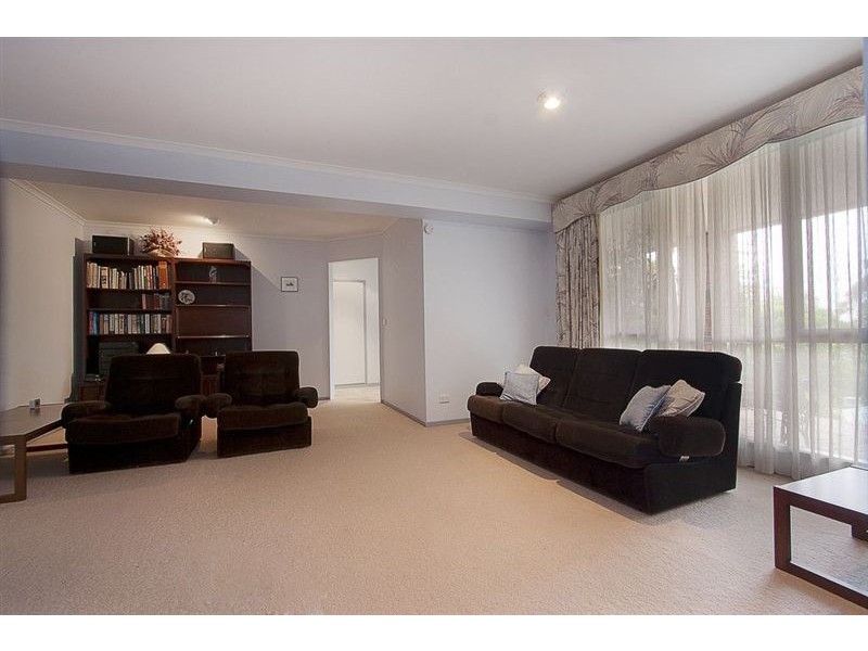 8 Birdwood Avenue, Ferntree Gully VIC 3156