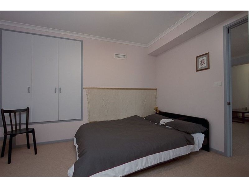 8 Birdwood Avenue, Ferntree Gully VIC 3156