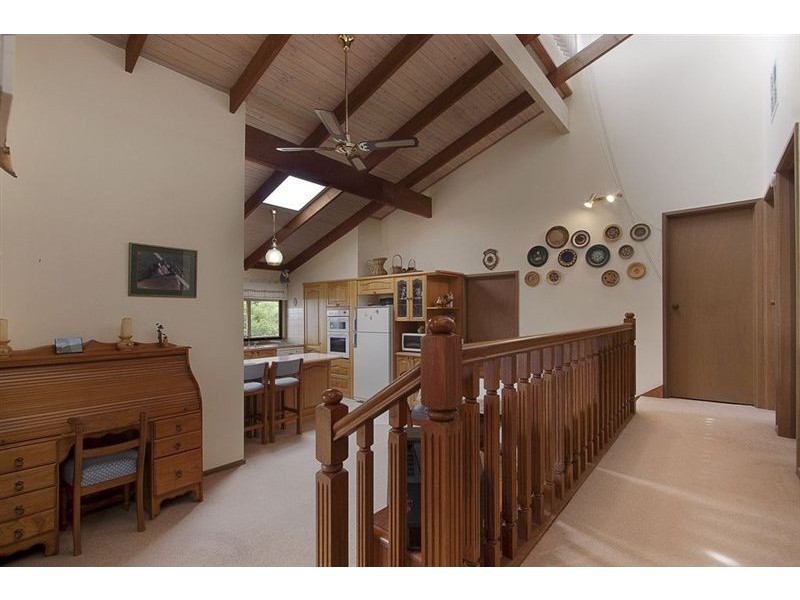 8 Birdwood Avenue, Ferntree Gully VIC 3156