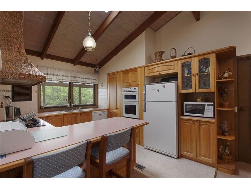 8 Birdwood Avenue, Ferntree Gully VIC 3156