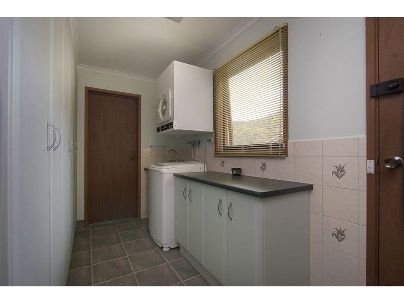 8 Birdwood Avenue, Ferntree Gully VIC 3156