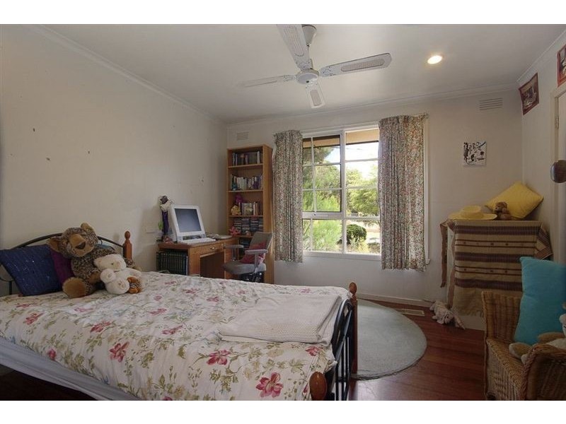 56 King Parade, Knoxfield VIC 3180