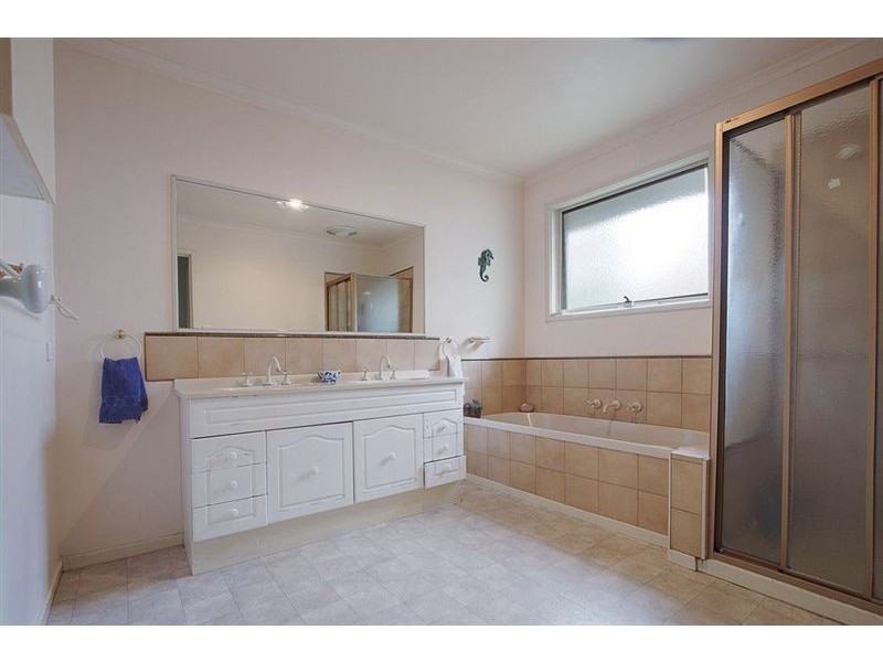 56 King Parade, Knoxfield VIC 3180