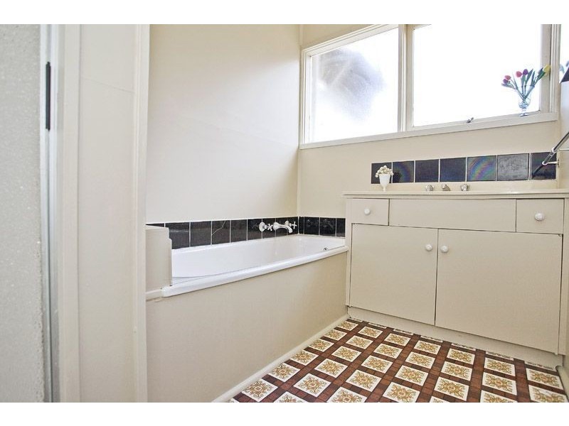 28 Plumer Street, Croydon VIC 3136