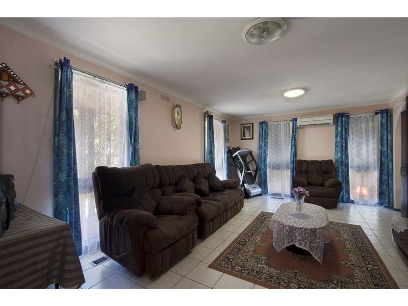 1 Garden Avenue, Boronia VIC 3155