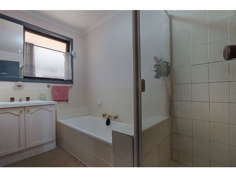 1 Garden Avenue, Boronia VIC 3155