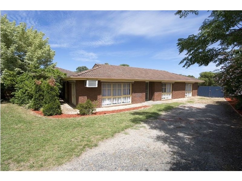 8 Falconer Crescent, Bayswater North VIC 3153