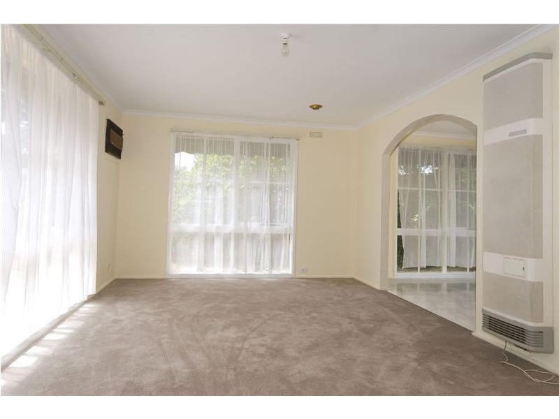 8 Falconer Crescent, Bayswater North VIC 3153