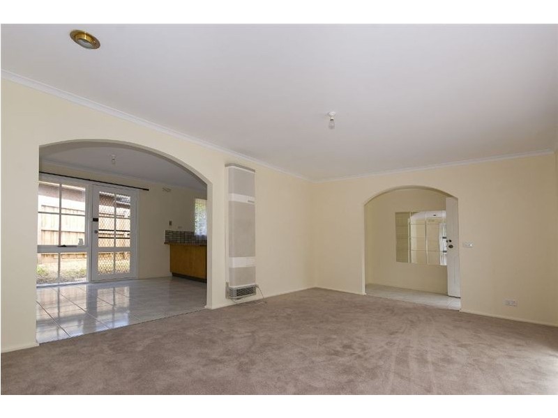 8 Falconer Crescent, Bayswater North VIC 3153