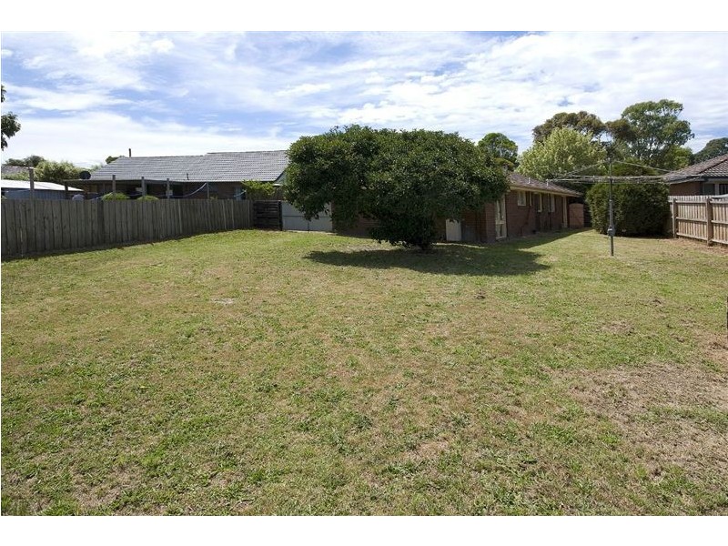 8 Falconer Crescent, Bayswater North VIC 3153